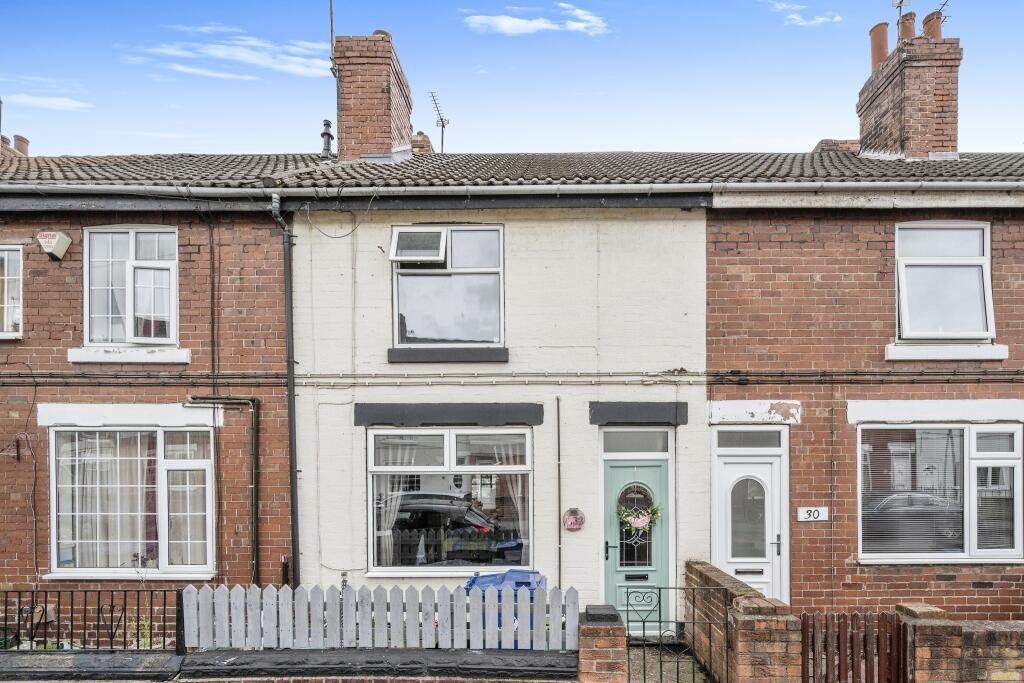 3 bedroom terraced house for sale in Kings Road, Askern, Doncaster