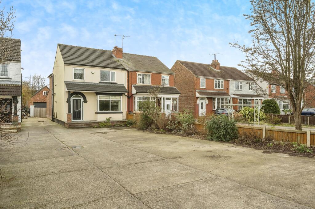 4 bedroom semidetached house for sale in Sprotbrough Road, Doncaster