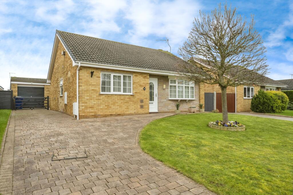 3 bedroom bungalow for sale in Meadow Drive, Tickhill, Doncaster, South Yorkshire, DN11