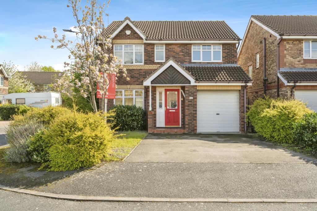 4 bedroom detached house for sale in Roundhill Court, Doncaster, South Yorkshire, DN4