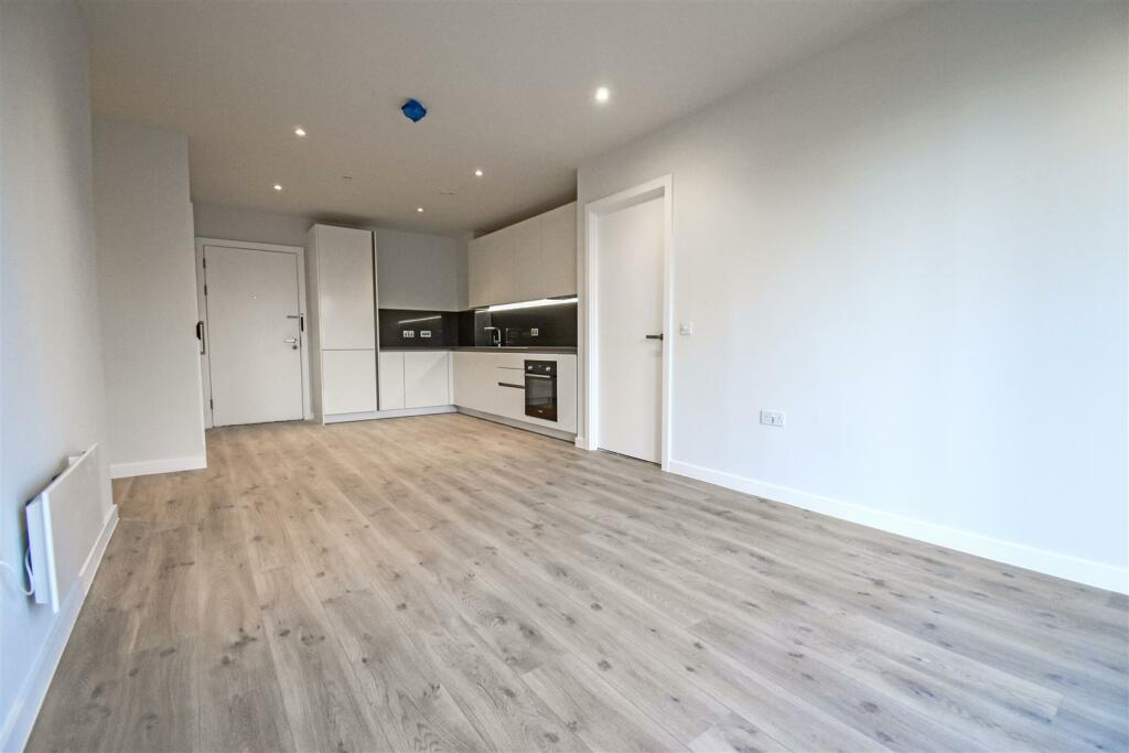 2 bedroom apartment for sale in The Gate, Meadowside, M4