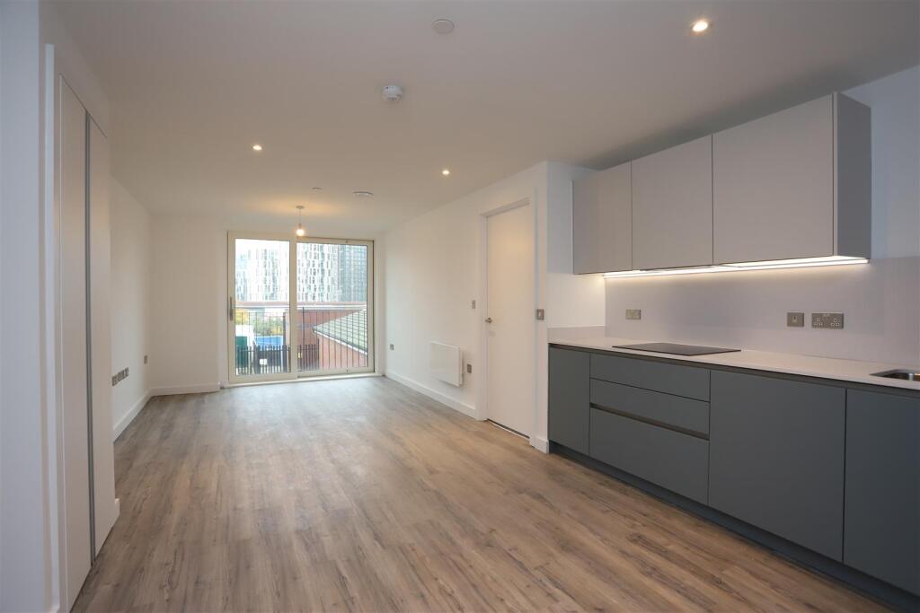 Main image of property: The Railings, Middlewood Locks