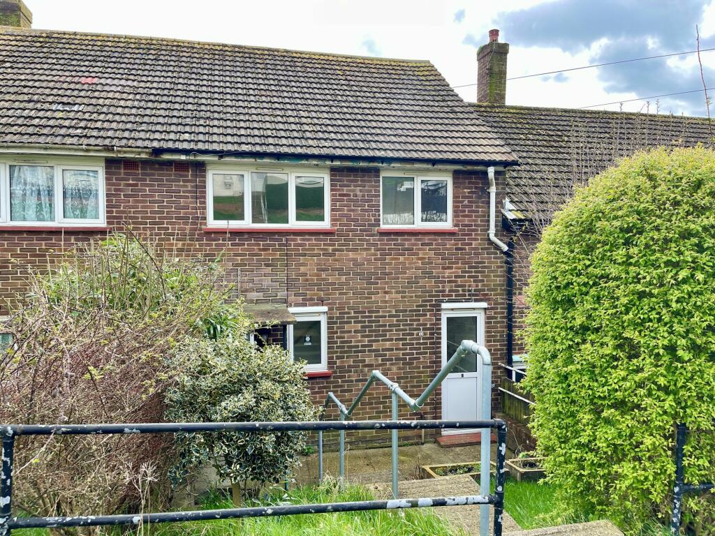 2 bedroom terraced house for rent in St. Georges Crescent, Dover, CT17