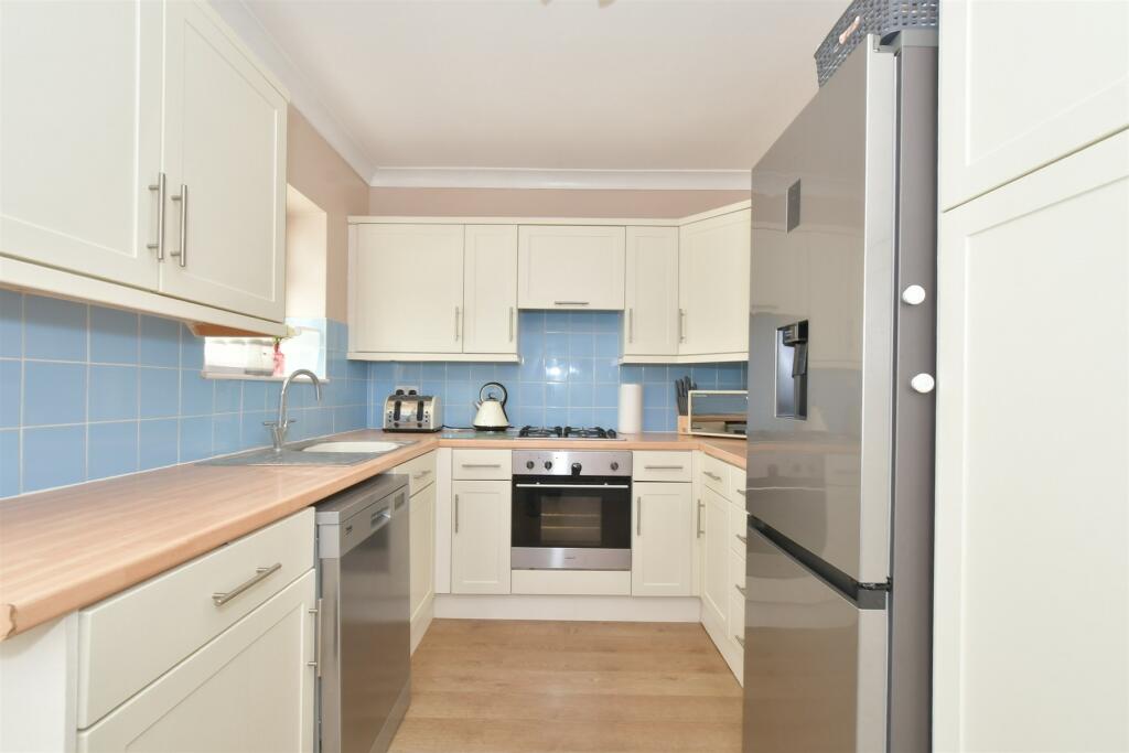 Main image of property: Queens Grove, Waterlooville, Hampshire