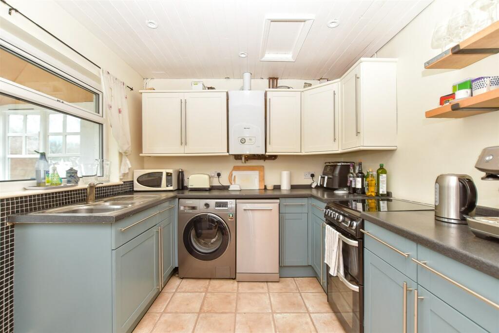 Main image of property: Gladys Avenue, Cowplain, Waterlooville, Hampshire