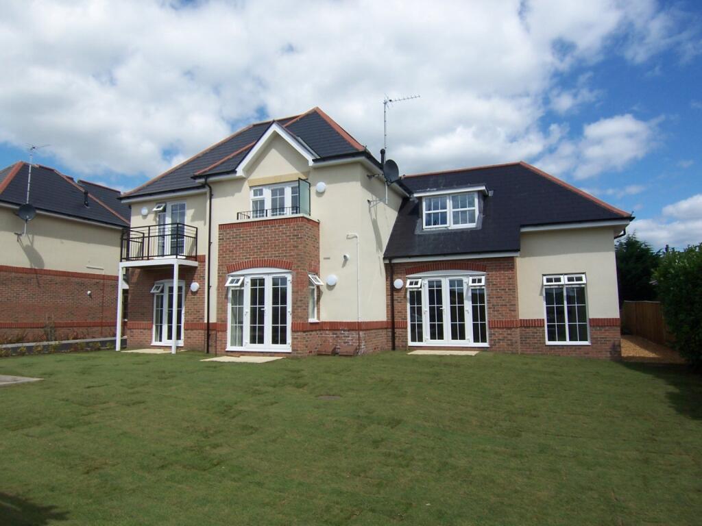 Main image of property: Beaulieu Court, 8 Beaulieu Avenue, Christchurch, BH23