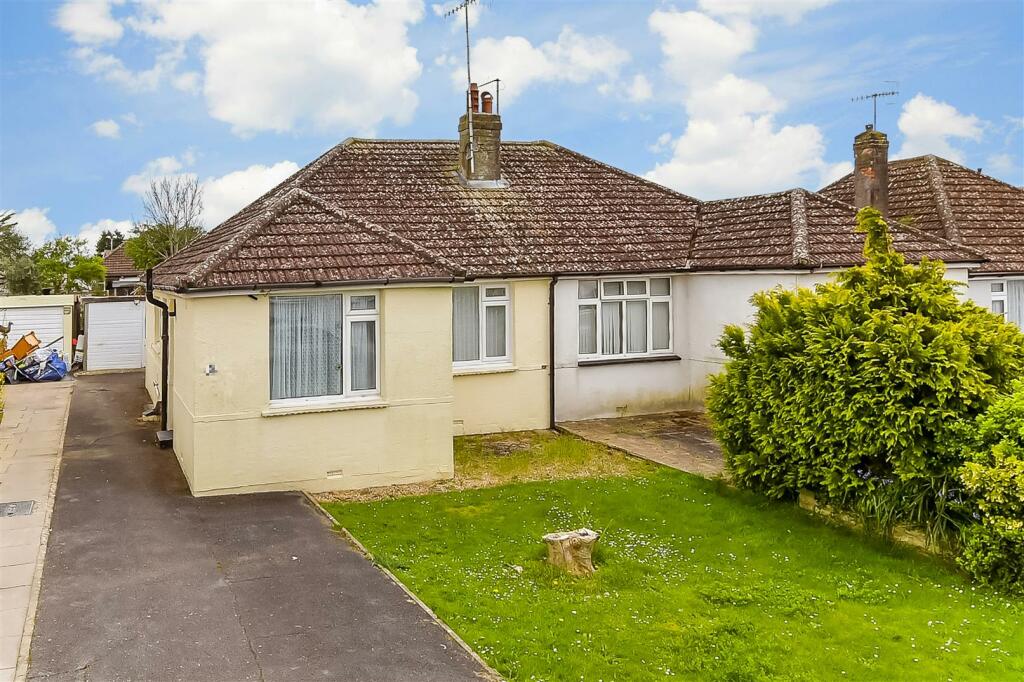 3 bedroom semidetached bungalow for sale in Abbey Road, Sompting