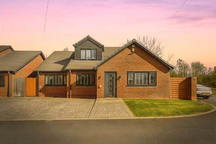 Main image of property: Meadow View Gardens, Droylsden, Manchester, Greater Manchester, M43