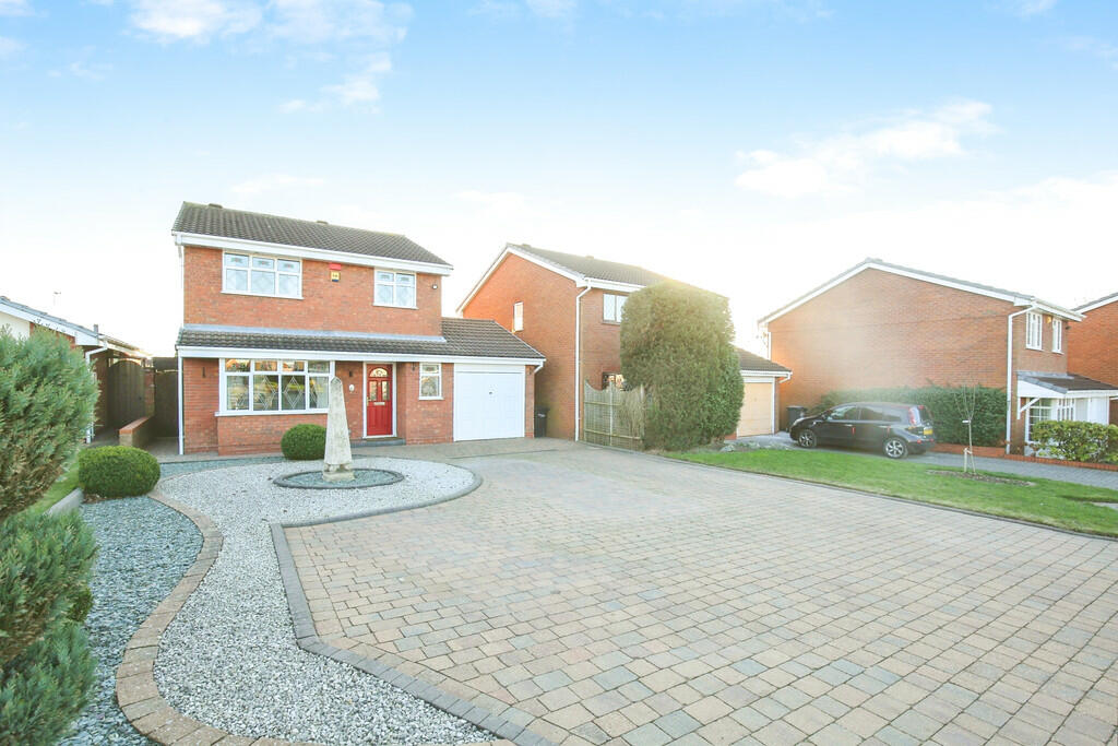 4 bedroom detached house for sale in Blackwood Road, Dosthill, B77