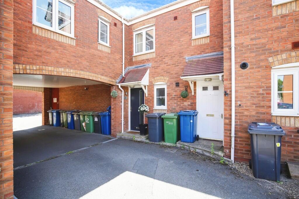 2 bedroom ground floor flat