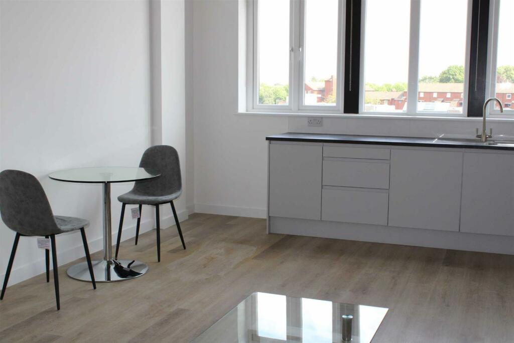 Additional property image - 150 High Street, West Bromwich
