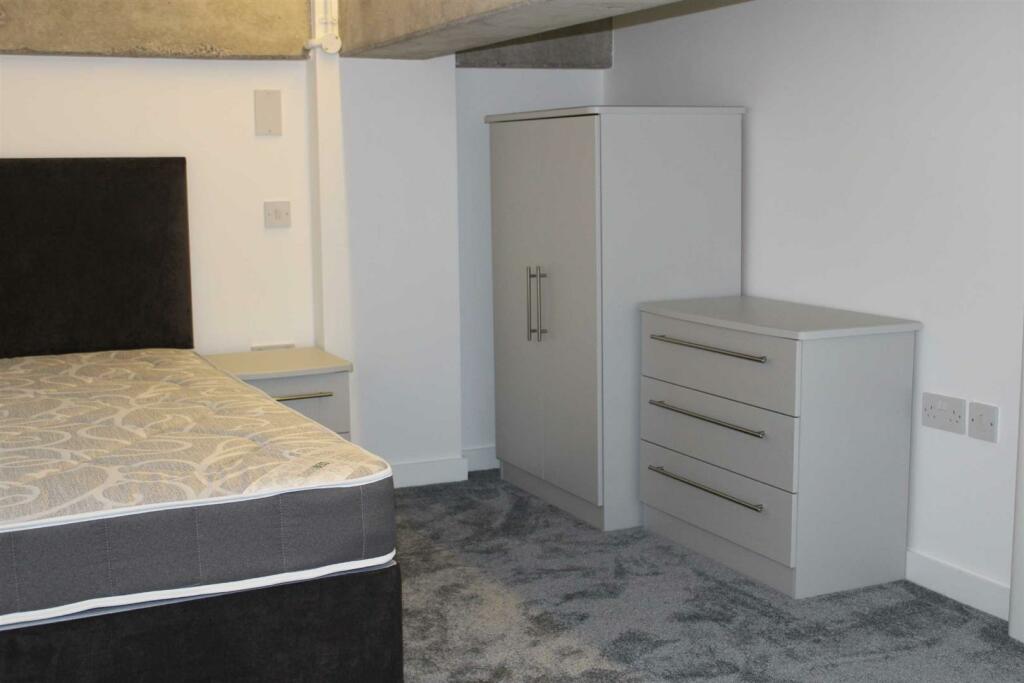 Additional property image - 150 High Street, West Bromwich