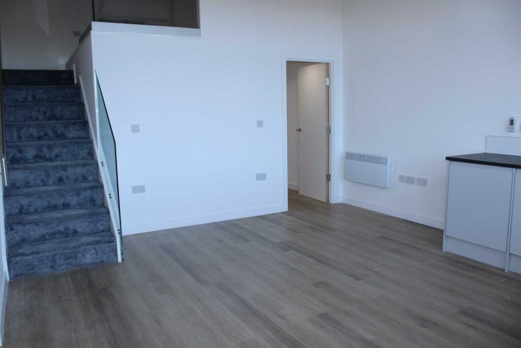Additional property image - 150 High Street, West Bromwich