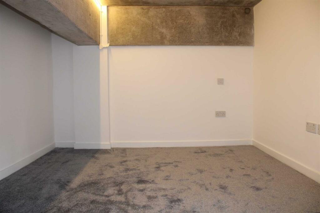 Additional property image - 150 High Street, West Bromwich
