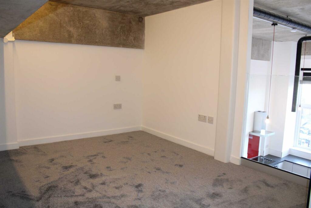 Additional property image - 150 High Street, West Bromwich