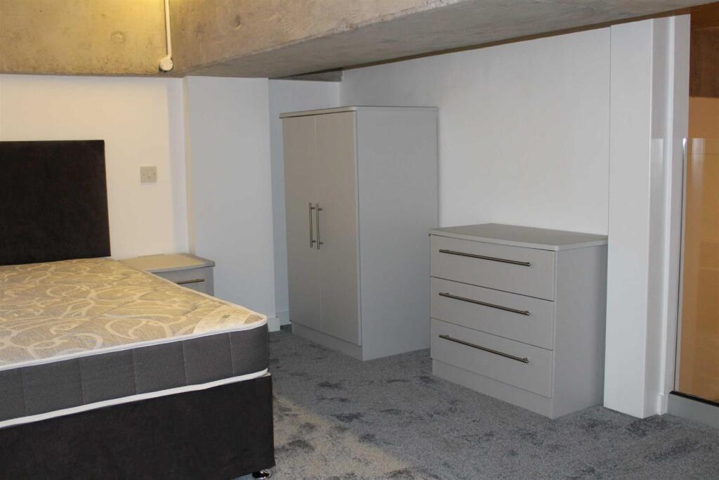 Additional property image - 150 High Street, West Bromwich