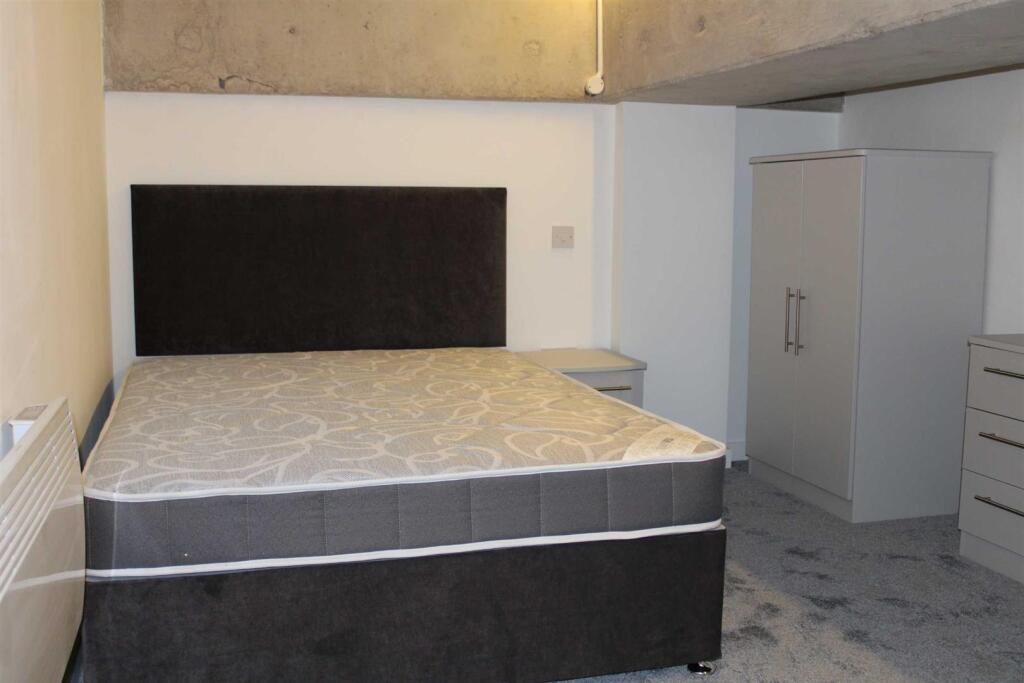 Additional property image - 150 High Street, West Bromwich