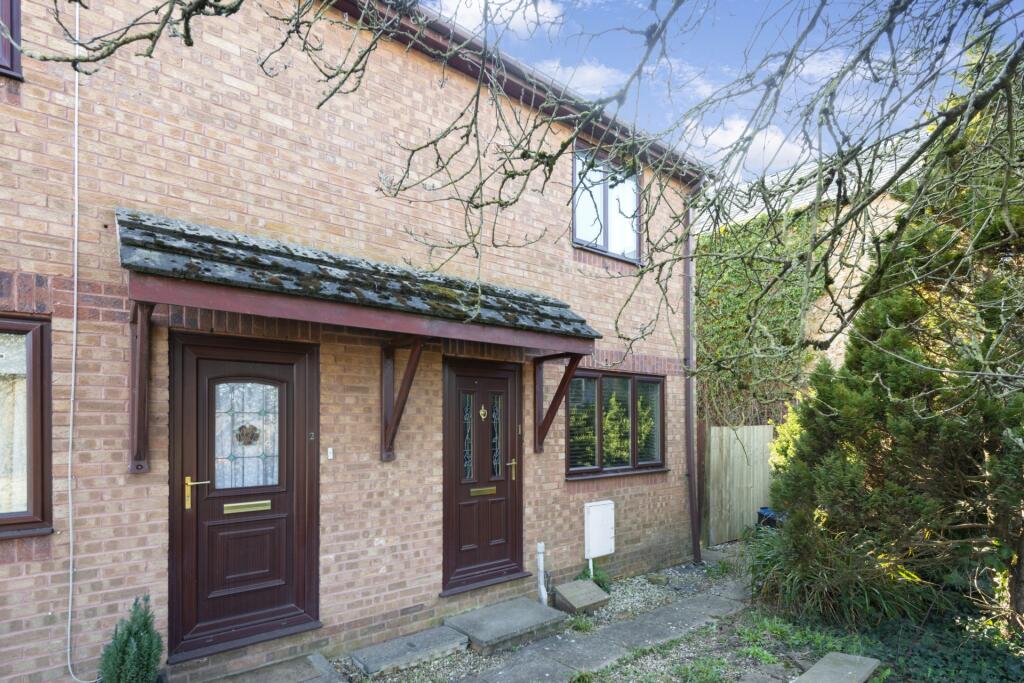 2 bedroom semidetached house for sale in Weavers Close, Crewkerne, TA18