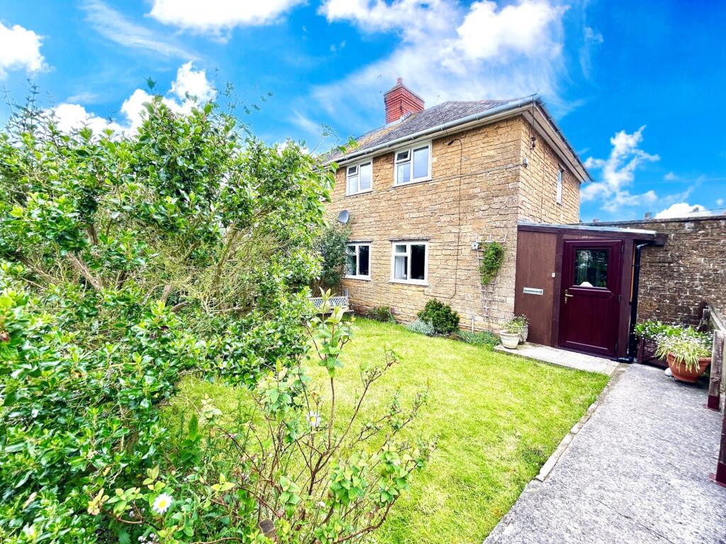 3 bedroom semidetached house for sale in Steppes Crescent, Martock, TA12