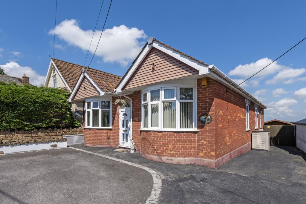 4 bedroom bungalow for sale in Mudford Road, Yeovil, BA21