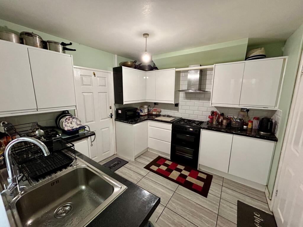 Additional property image - Beer Street, Yeovil, BA20