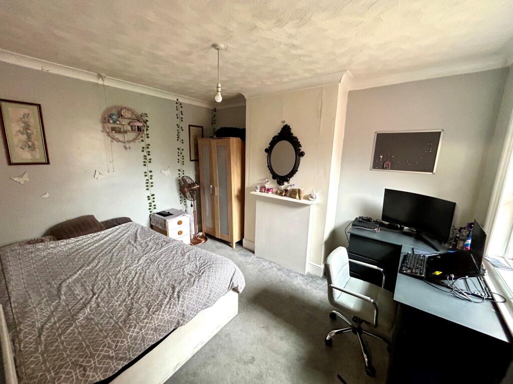 Additional property image - Beer Street, Yeovil, BA20