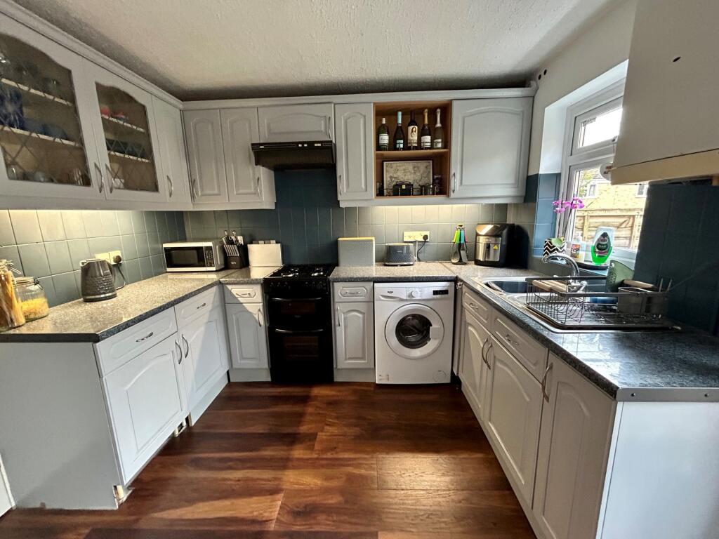 Additional property image - Friars Ave, Yeovil, BA21