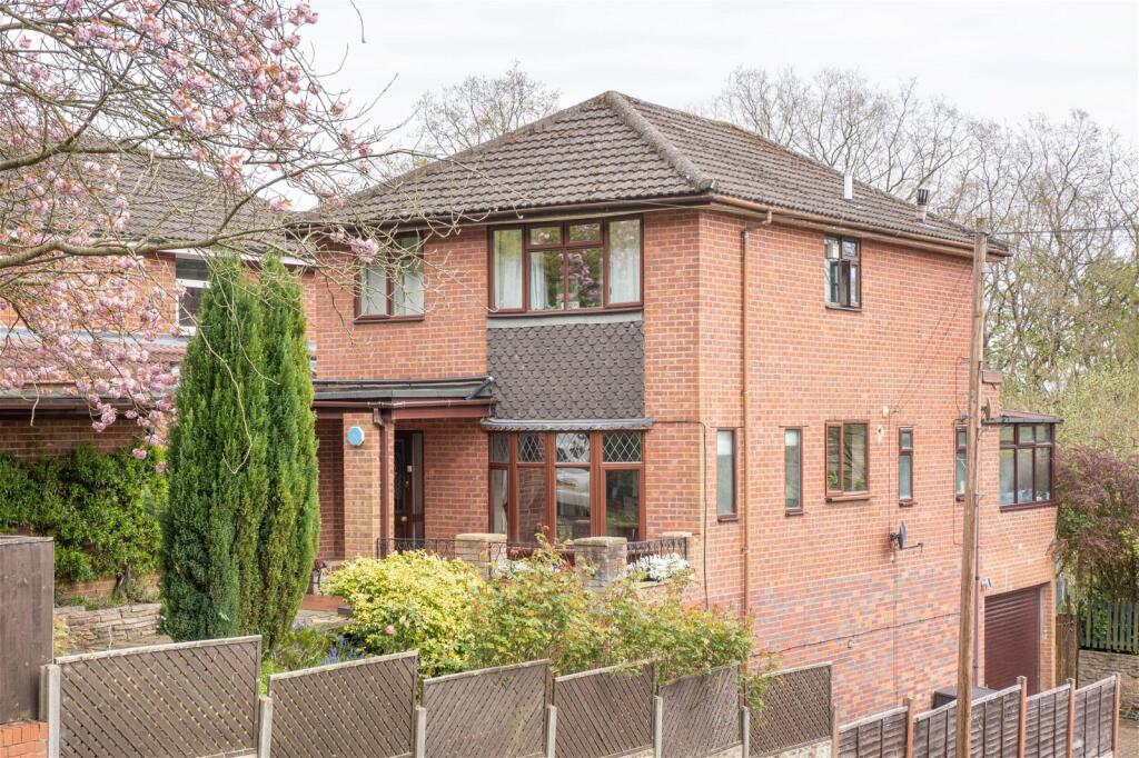 4 bedroom detached house for sale in Barnt Green Road, Cofton Hackett