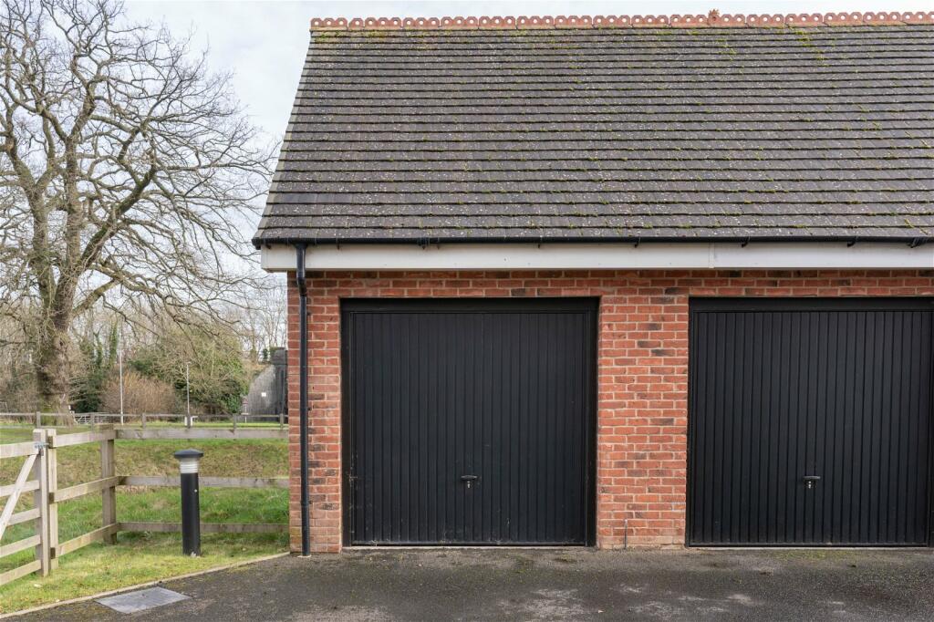 Additional property image - Butterwick Close, Barnt Green, B45 8DJ