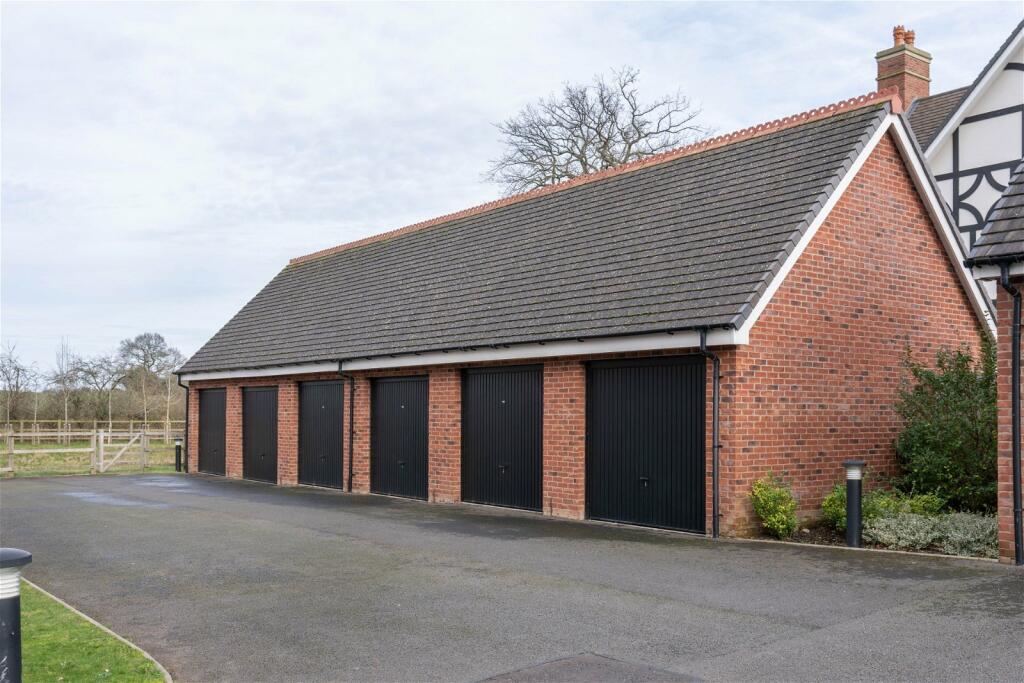Additional property image - Butterwick Close, Barnt Green, B45 8DJ