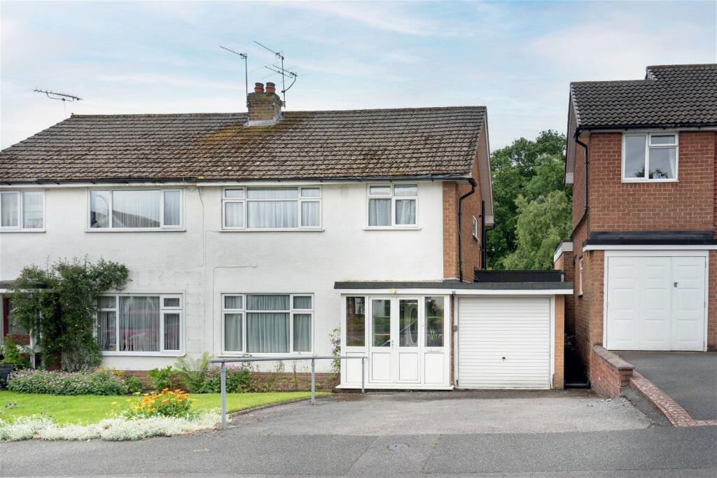 3 bedroom semidetached house for sale in Blythesway, Alvechurch, B48