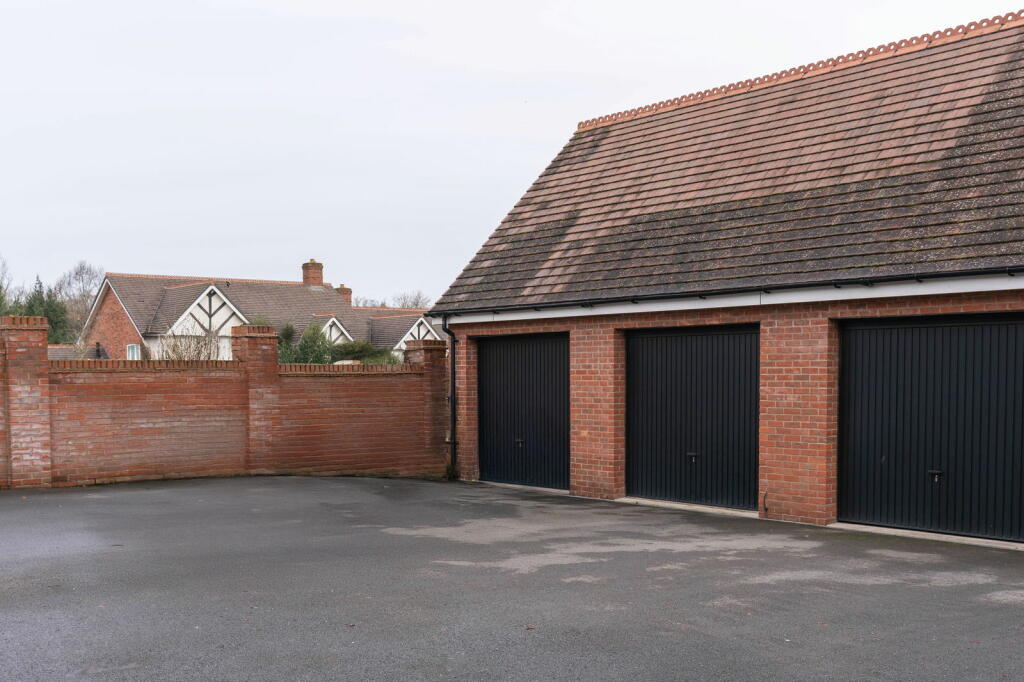 Additional property image - Butterwick Close, Barnt Green, B45 8BF