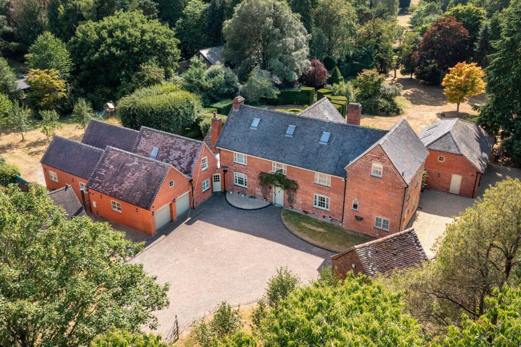 Main image of property: Dale Lane, Lickey End, B60