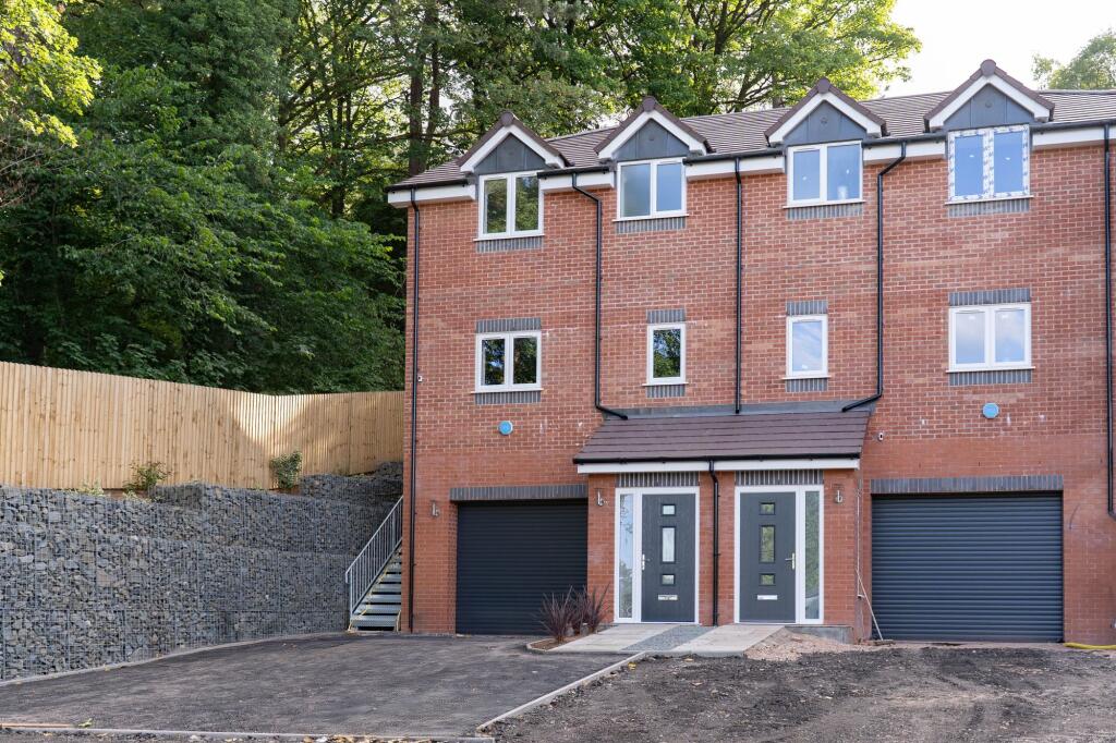Main image of property: 8 Barnt Green Road, Cofton Hackett, B45
