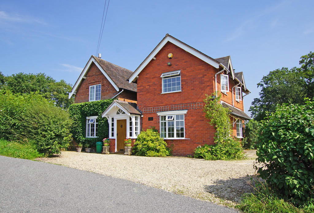 4 bedroom detached house for sale in Wheeley Road, Alvechurch, B48 7DD, B48
