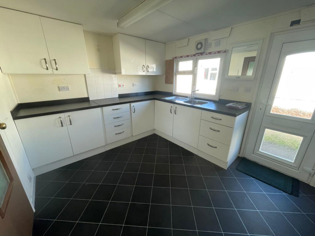2 bedroom park home for sale in Highgrove Close, Lowestoft, NR32