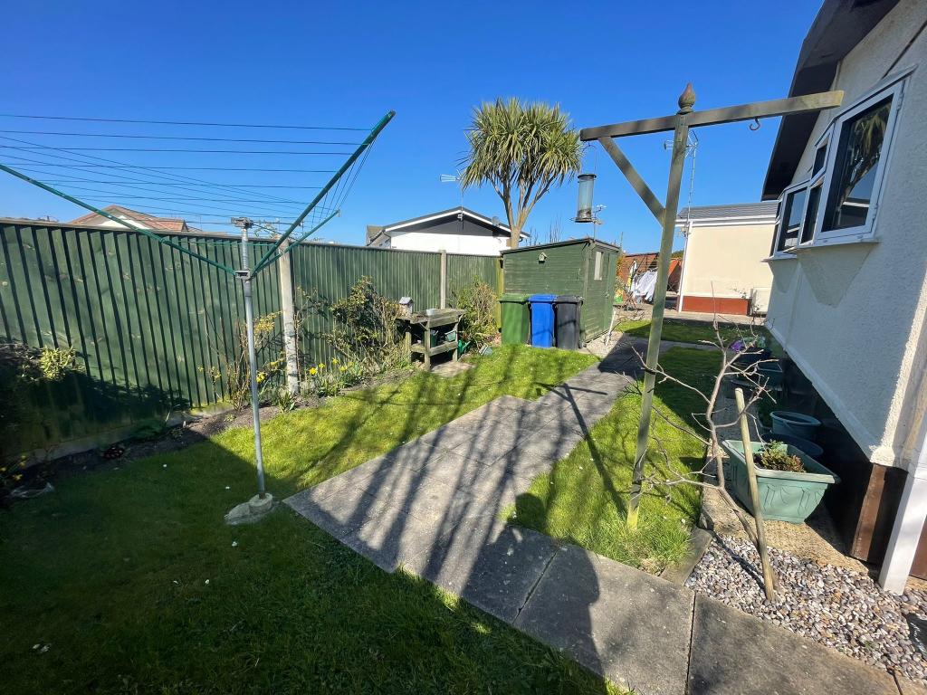 2 bedroom park home for sale in Highgrove Close, Lowestoft, NR32