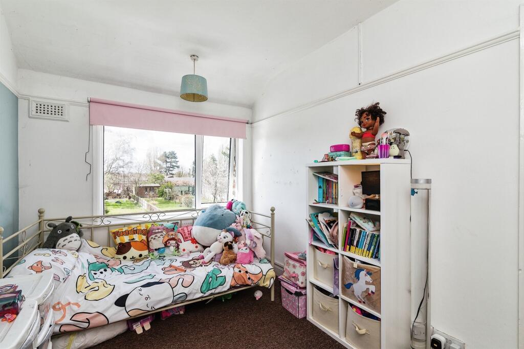 3 bedroom semidetached house for sale in Enstone Road, Lowestoft, NR33