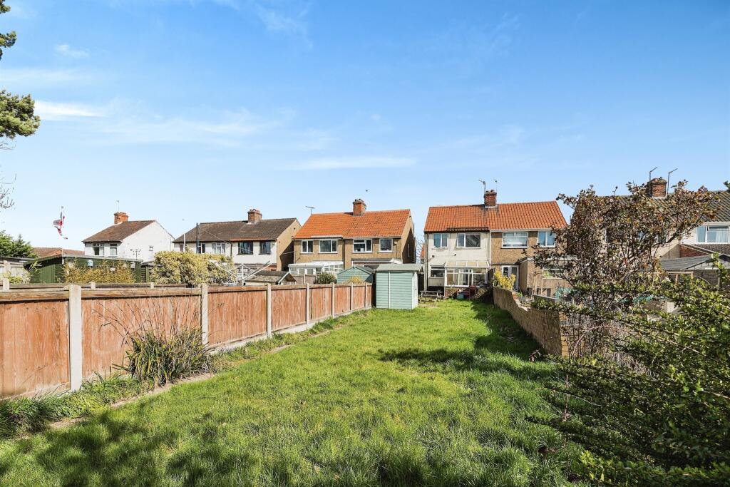 3 bedroom semidetached house for sale in Enstone Road, Lowestoft, NR33