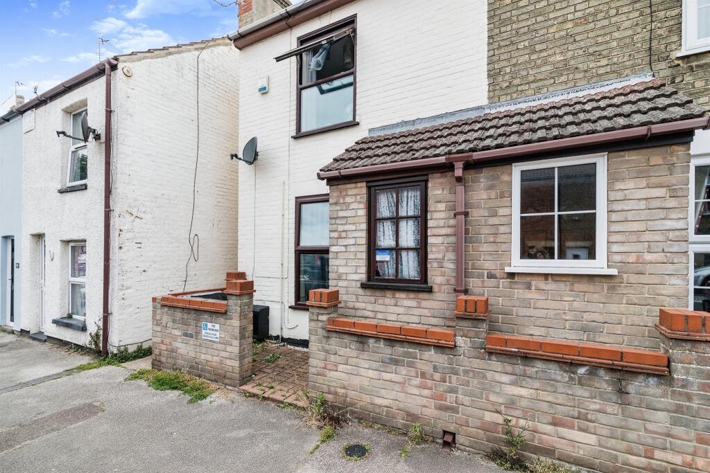 3 bedroom end of terrace house for sale in Morton Road, Lowestoft, NR33