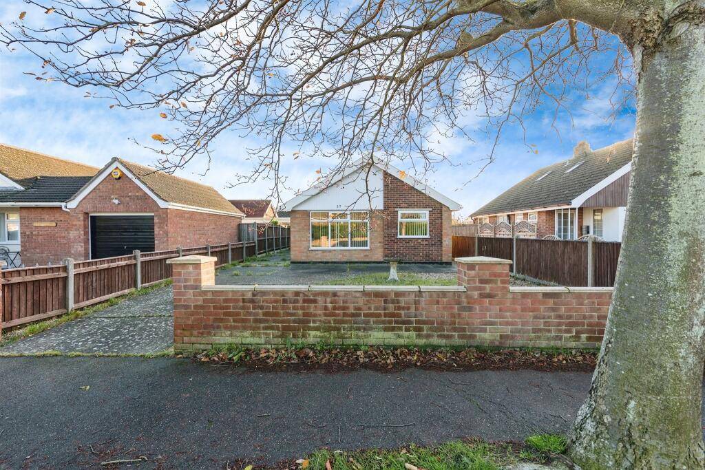 3 bedroom detached bungalow for sale in Clover Way, Lowestoft, NR32