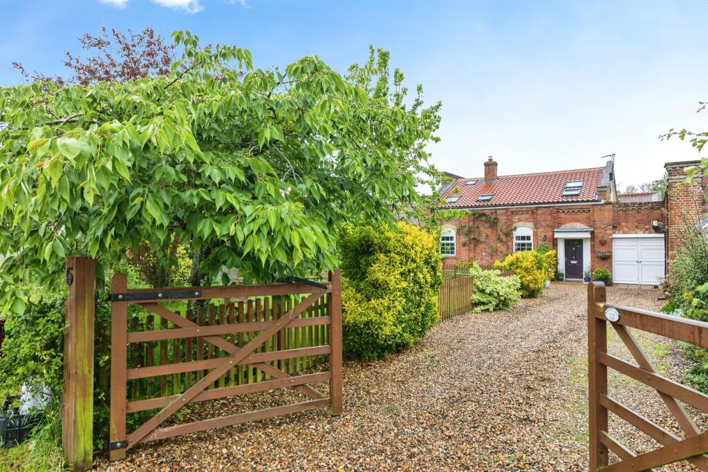 4 bedroom link detached house for sale in Saw Mills, Flixton Hall ...