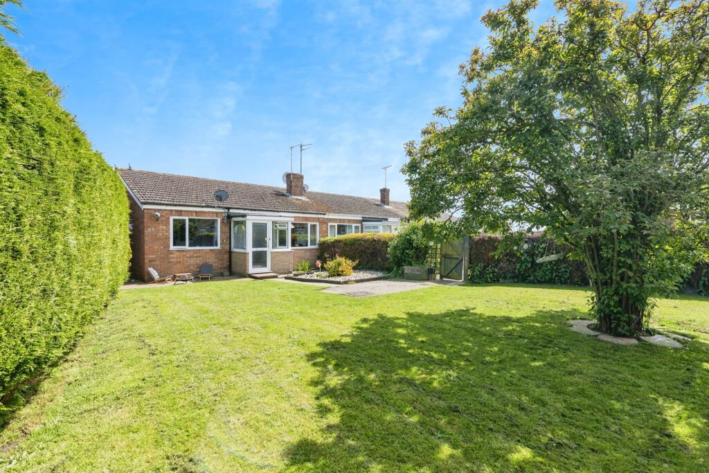 2 bedroom terraced bungalow for sale in Lloyds Avenue, Kessingland