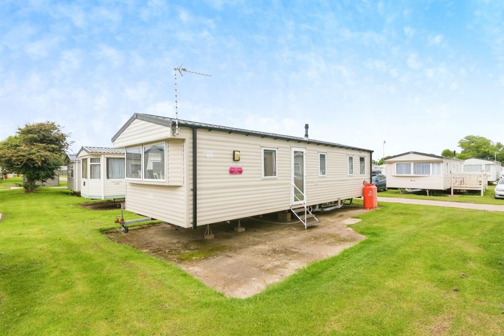 2 bedroom park home for sale in Coast Road, Corton, Lowestoft, NR32