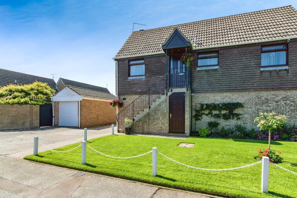 2 bedroom for sale in Cowslip Crescent, Lowestoft, NR33