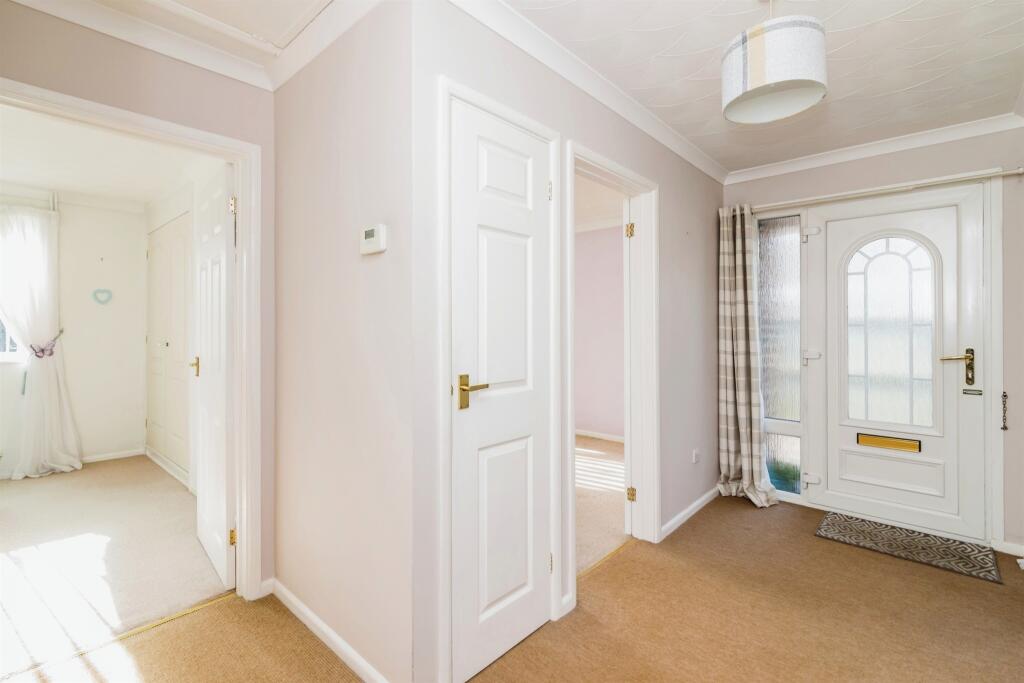 2 bedroom detached bungalow for sale in Greenacre Crescent, Lowestoft, NR32