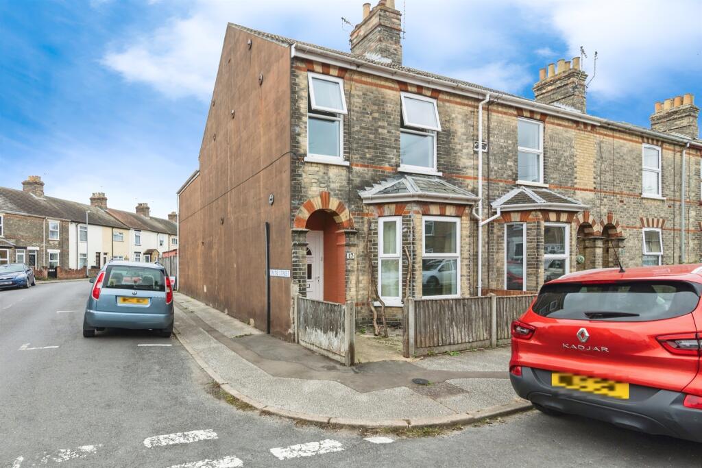 3 bedroom end of terrace house