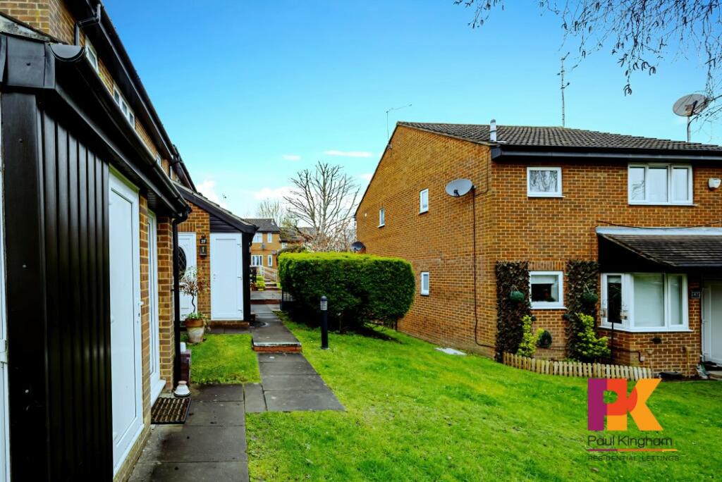 Studio flat for rent in Bevelwood Gardens, High HP12