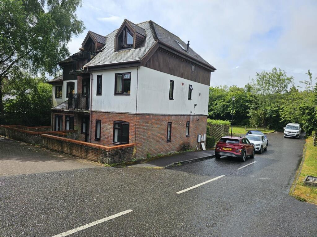 Main image of property: Hedley Court, High Wycombe