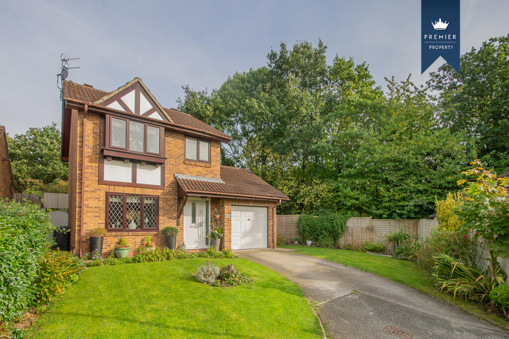 3 bedroom detached house for sale in Alstonfield Drive, Allestree, DE22